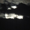 千住の電線の下の雲間の立夏の満月