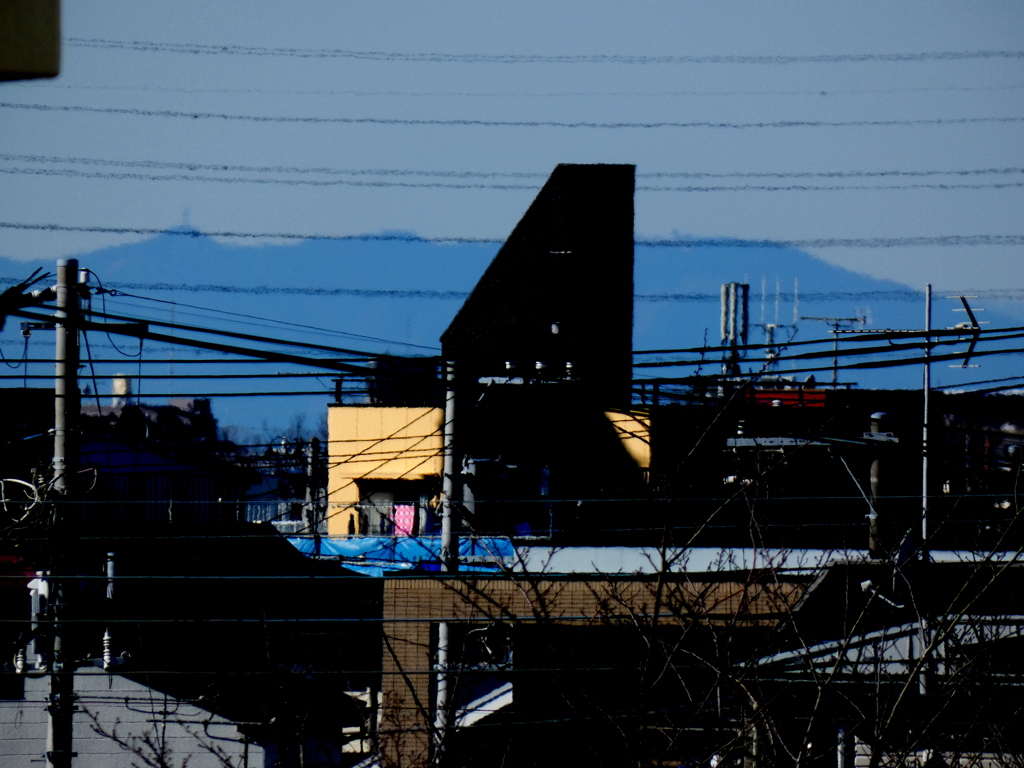 荒川土手の電線のあるこんなとこから堂平山