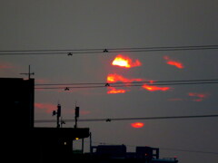 ビルの上の夕日の痕跡