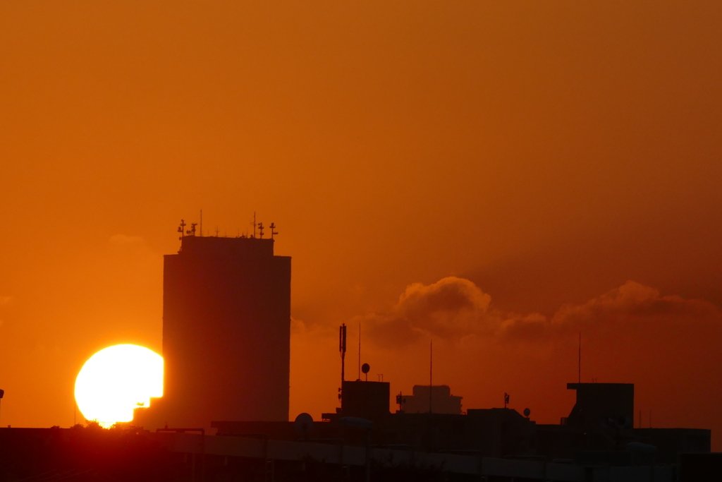 サンシャインビルの裾夕日
