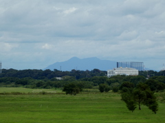 江戸川の流山橋から筑波山を望む