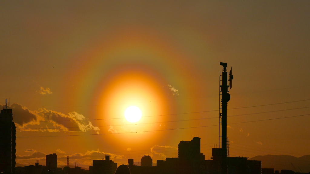 荒川土手から夕日に綺麗な多重リング