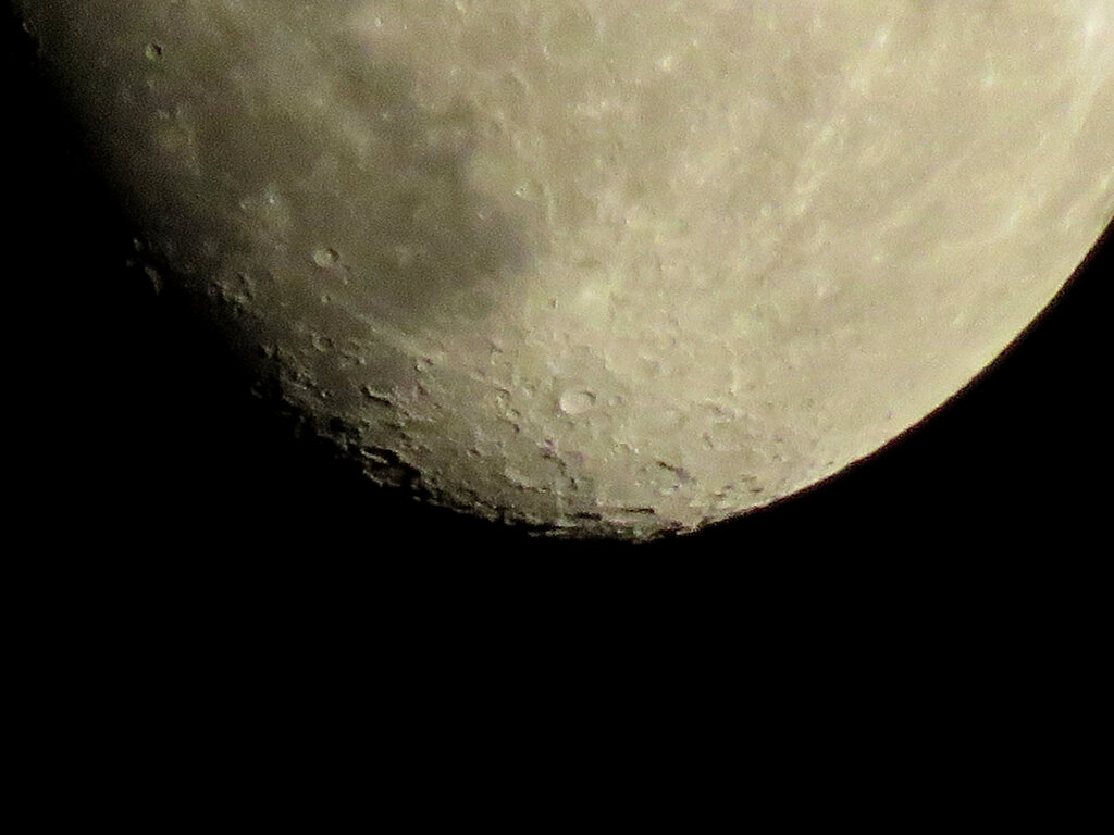 '20.10の月をズームした