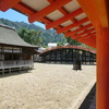 厳島神社の出口方向に橋が