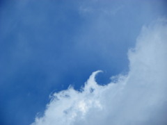 天気が不安定の時の雲かな