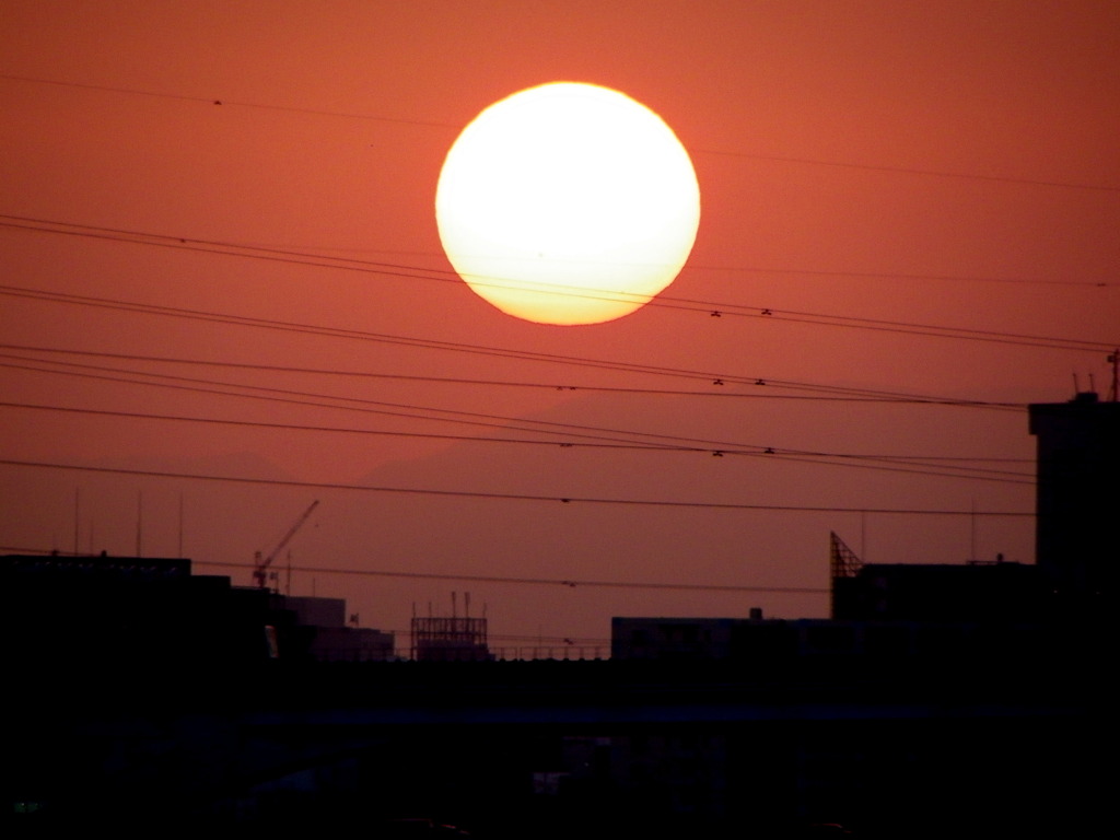 雁ヶ腹摺山の上空の夕日