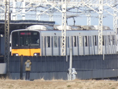 小菅駅の黄色い東武伊勢崎線