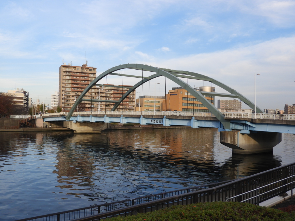 町屋側から隅田川の尾竹橋