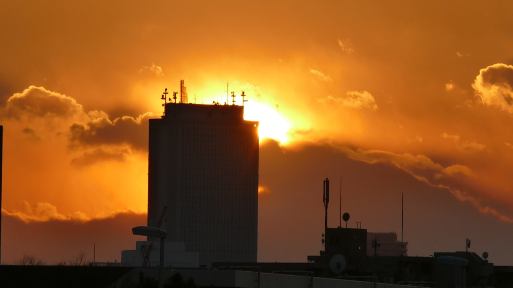 西新井橋からすっぽり雲に覆われる富士