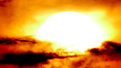 雲上の夕日