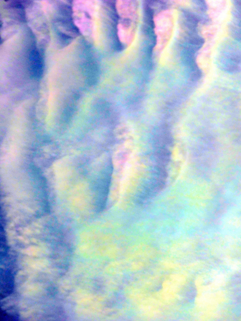 層状雲の彩雲２