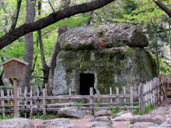 名古屋城の裏庭に石室が