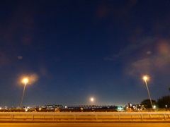 橋の上から中秋の月