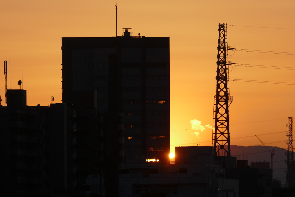 明日から雁腹摺山に夕日