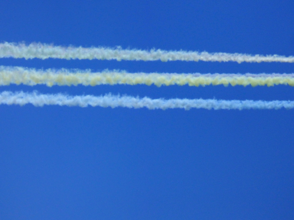 ブルーインパルスの飛行機煙幕