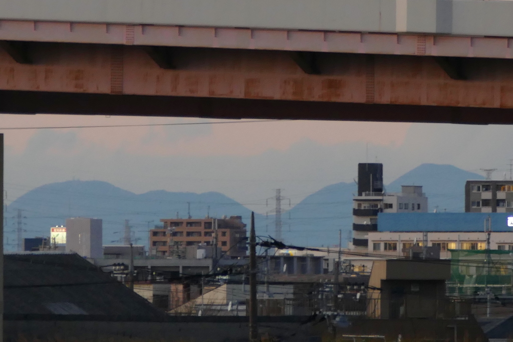 荒川高速下の赤城山