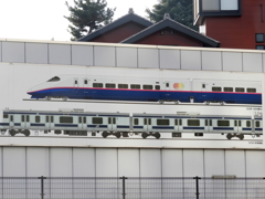 日暮里の列車の図看板