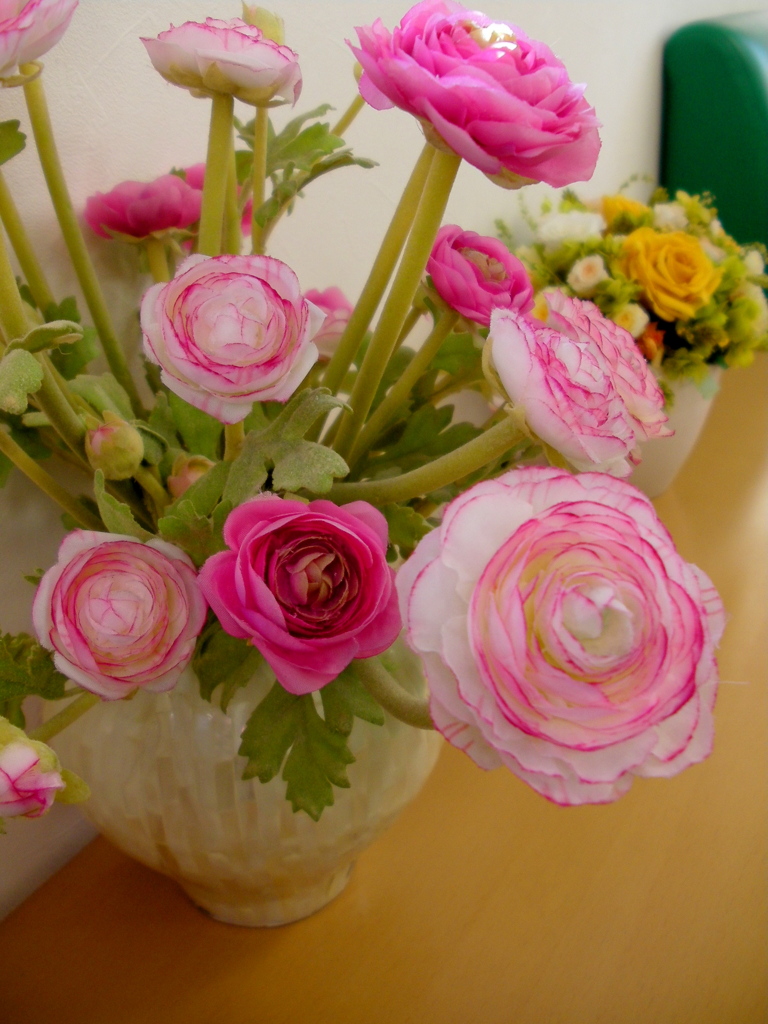 千住の眼科院の待合室の造花