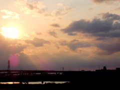 荒川土手の'22.5.22.の鉄塔上の夕日