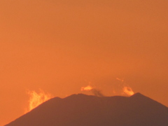 ’22新年の荒川土手から富士山頂の湧き出す夕雲