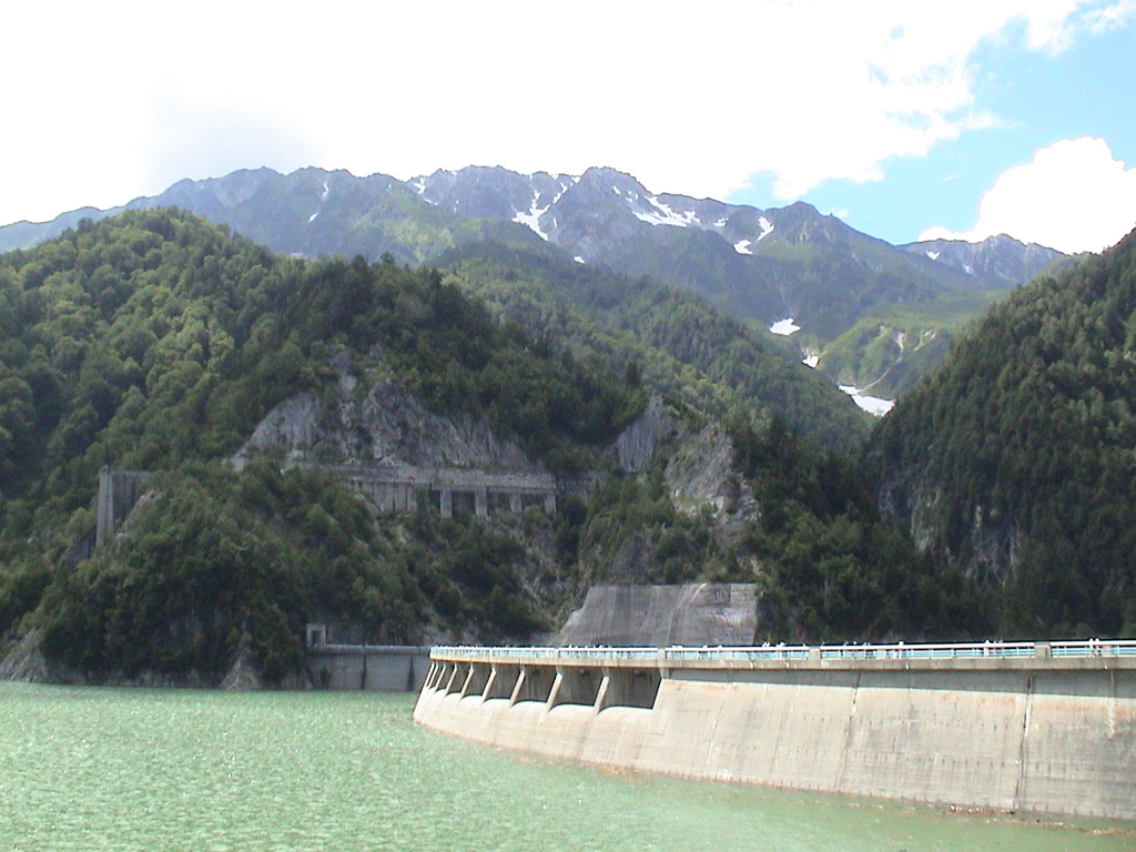 立山と黒部湖