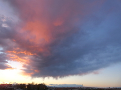 刻々と色を変える荒川上流からの大きな雲３