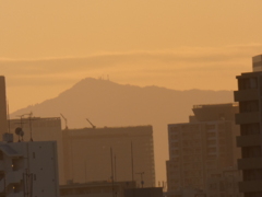千住新橋からの丹沢山系の夕焼けの大山