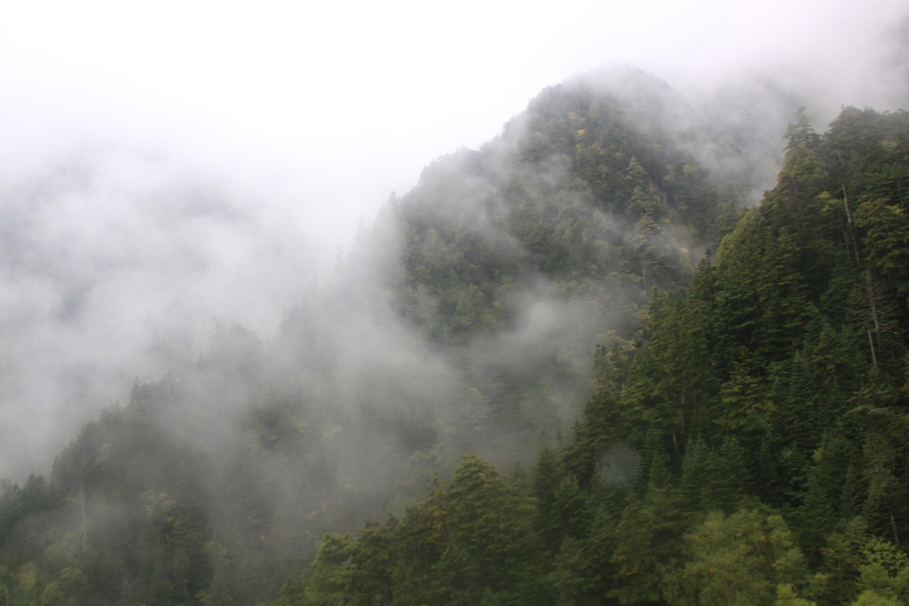 宝剣岳途中の、山の層雲
