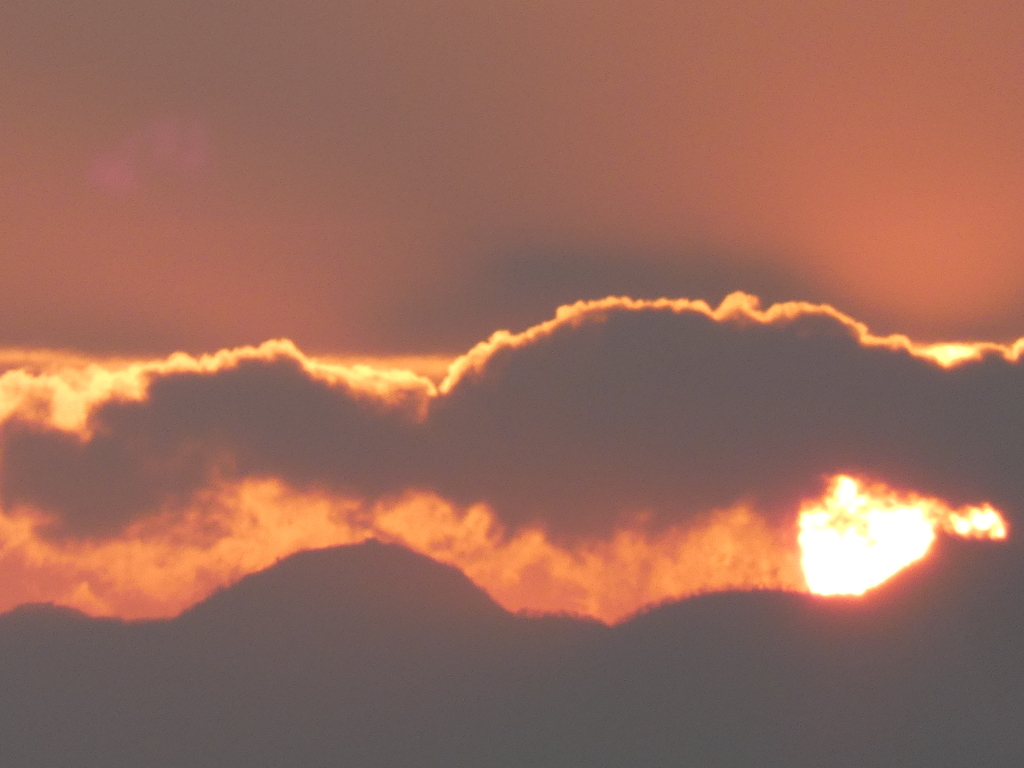 二重雲と丹沢山塊の落日