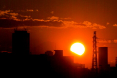 富士山の右裾野に入る夕日