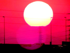 '22.05.18.18:33.丸山の奥に雲があるらしい夕日