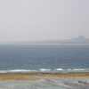 美ら海の海岸向こうにサンゴ礁の？