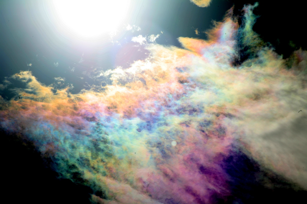 太陽下の彩雲
