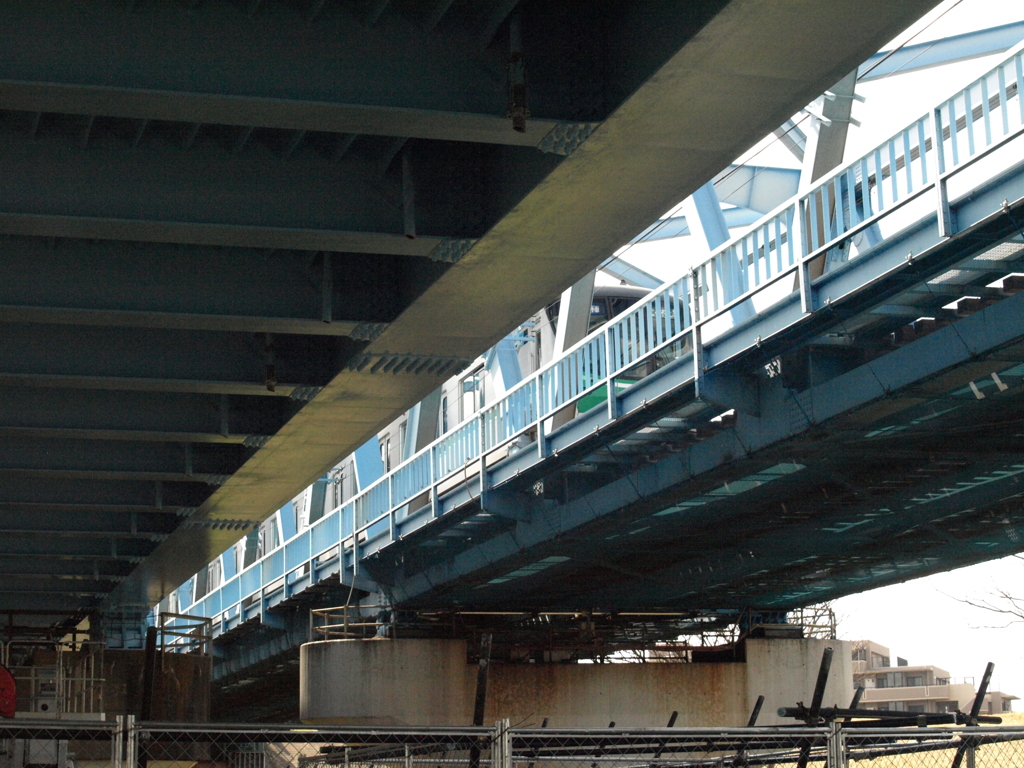 荒川橋梁の千代田線北千住駅へ