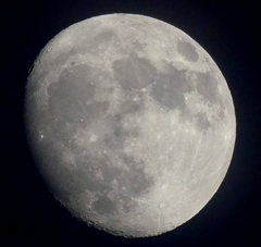 4K連写の一枚月齢12.4の月