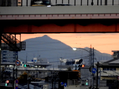 荒川の高速高架下の傘山