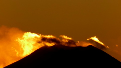 西新井橋から日没後富士の山頂の夕焼け雲