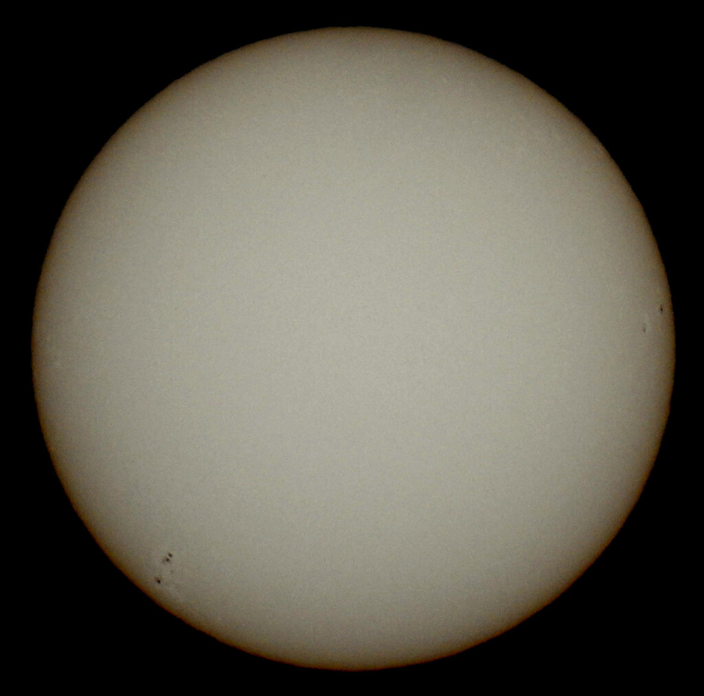 '23.04.08.8:59-09:00.の数枚を重ね画像処理した太陽面