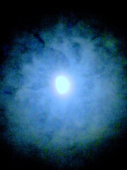 月明かりの彩雲