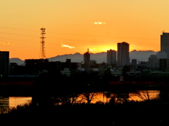 夕日が丹沢山系に落ちた後の風景