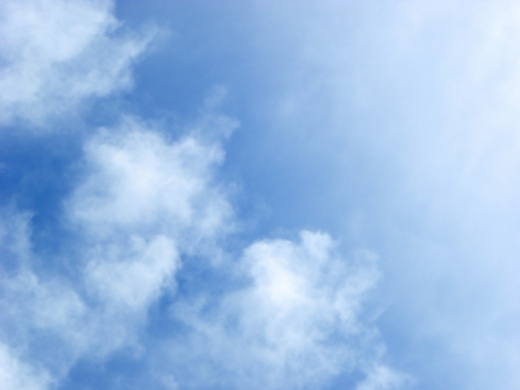 朝の上空の雲