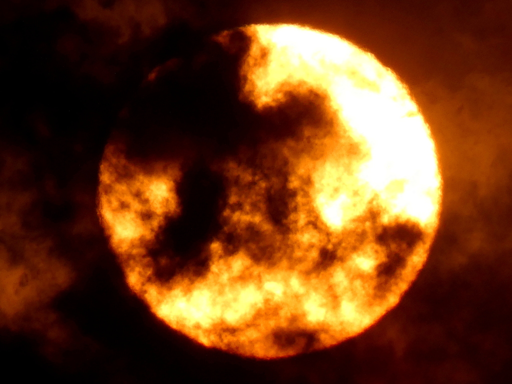 雲間から見えた夕日