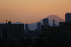 丹沢山系と富士夕景