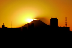 後2日かけて山頂に駆け上がる夕日