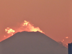 富士山頂のあらし雲