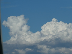 世界遺産の厳島の入道雲