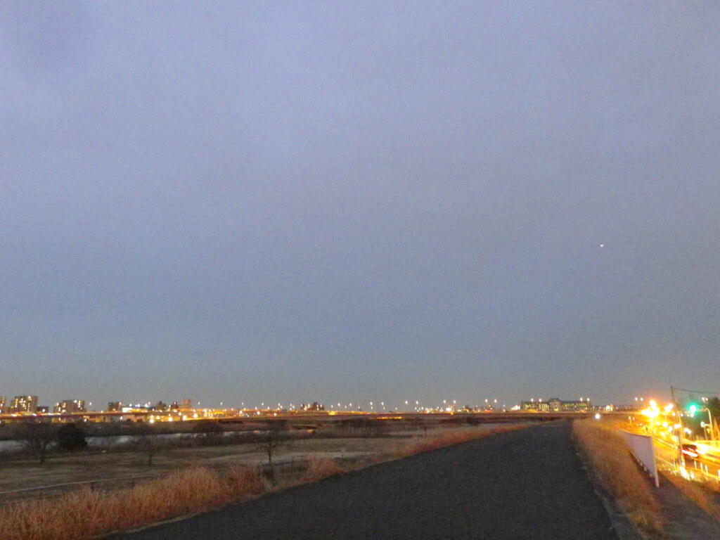 荒川土手から千住新橋の夜景