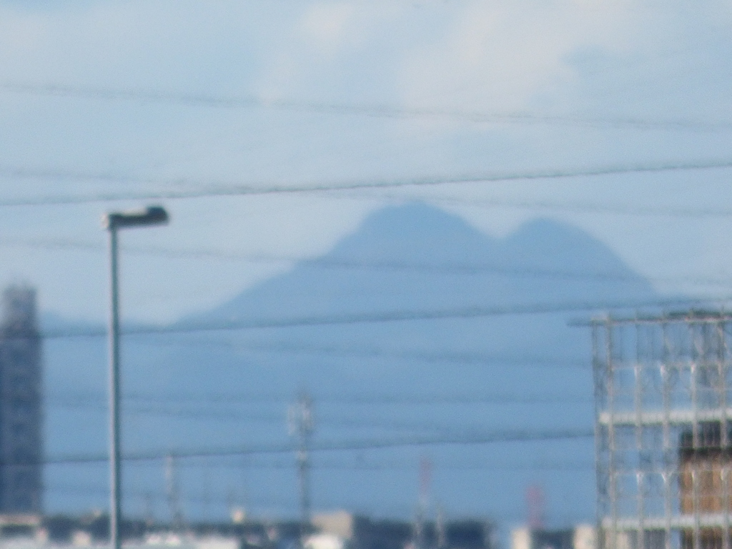 埼玉の低山二子山で西と東の峰がある