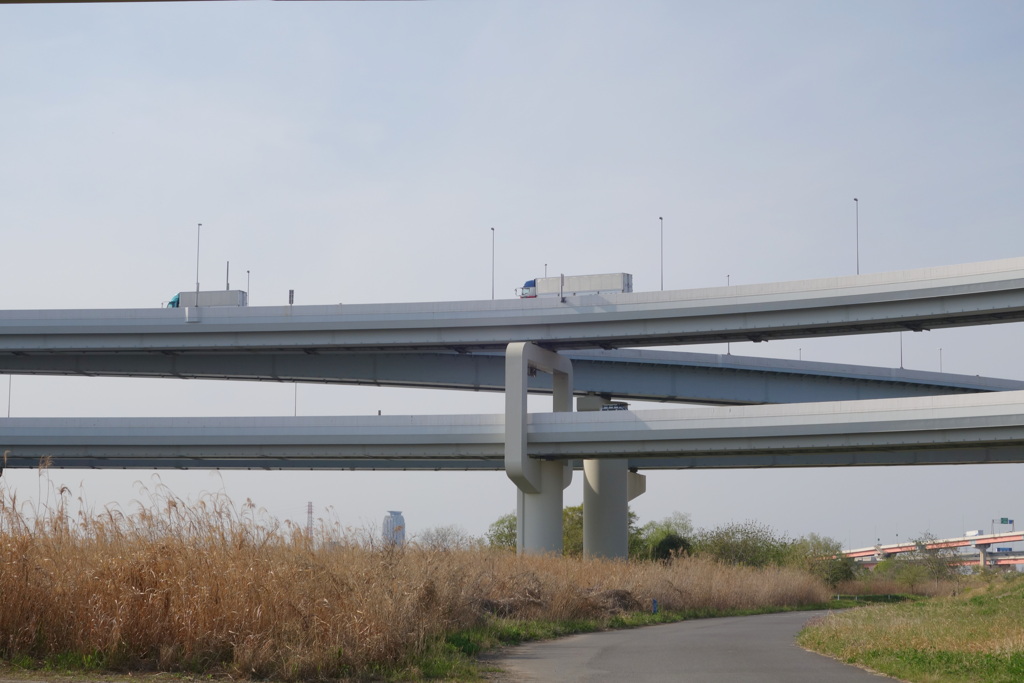 江北橋サイドの荒川を渡る高速道路