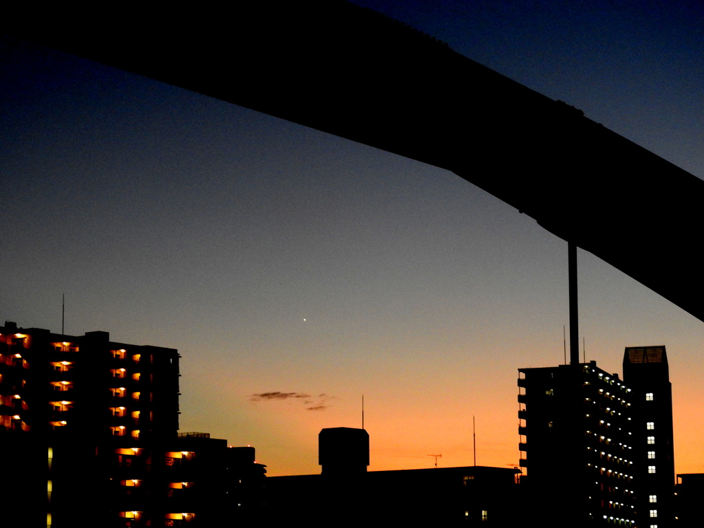 尾竹橋の夕景一番星
